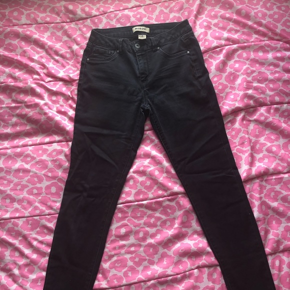 Black pants . - Picture 2 of 4